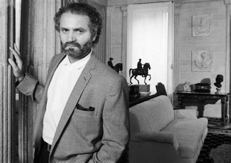 di cos'era malato gianni versace|La Storia di Gianni Versace .